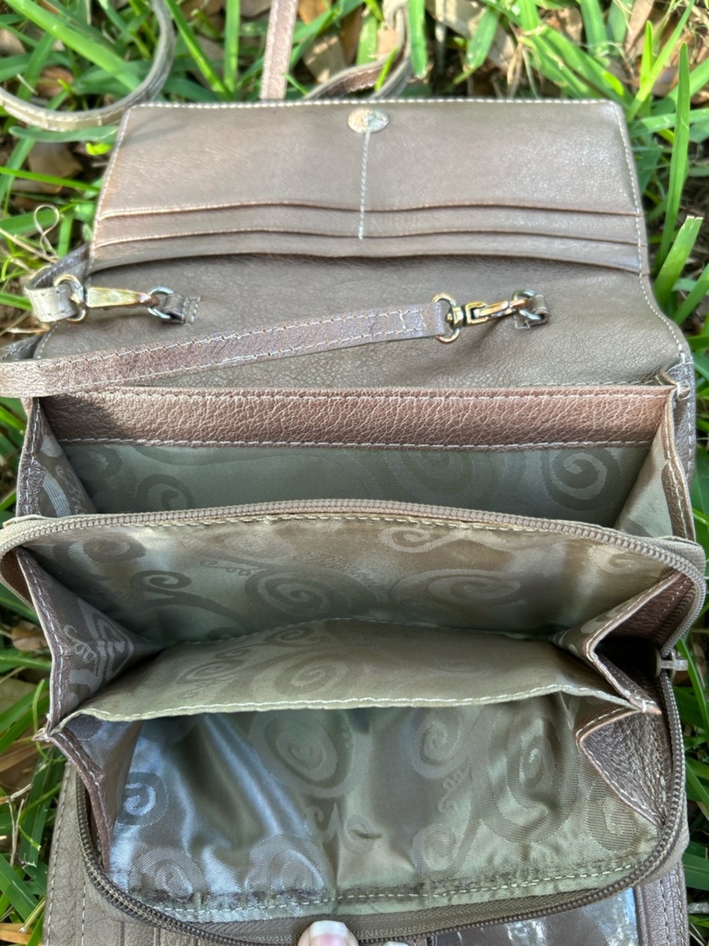 Vintage Croc Embossed Brighton Brown & Cream Crossbody with Gold Trim - Picture 12 of 12
